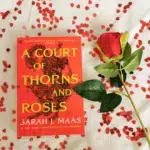 خرید کتاب A court of thorns and roses انگلیسی با تخفیف و ارسال سریع بوک کند
